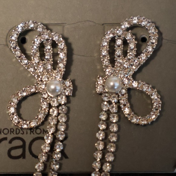 Nordstrom Rack Bow Rhinestone Pearl Drop Earrings Bridal Wedding Silver White - Picture 2 of 6